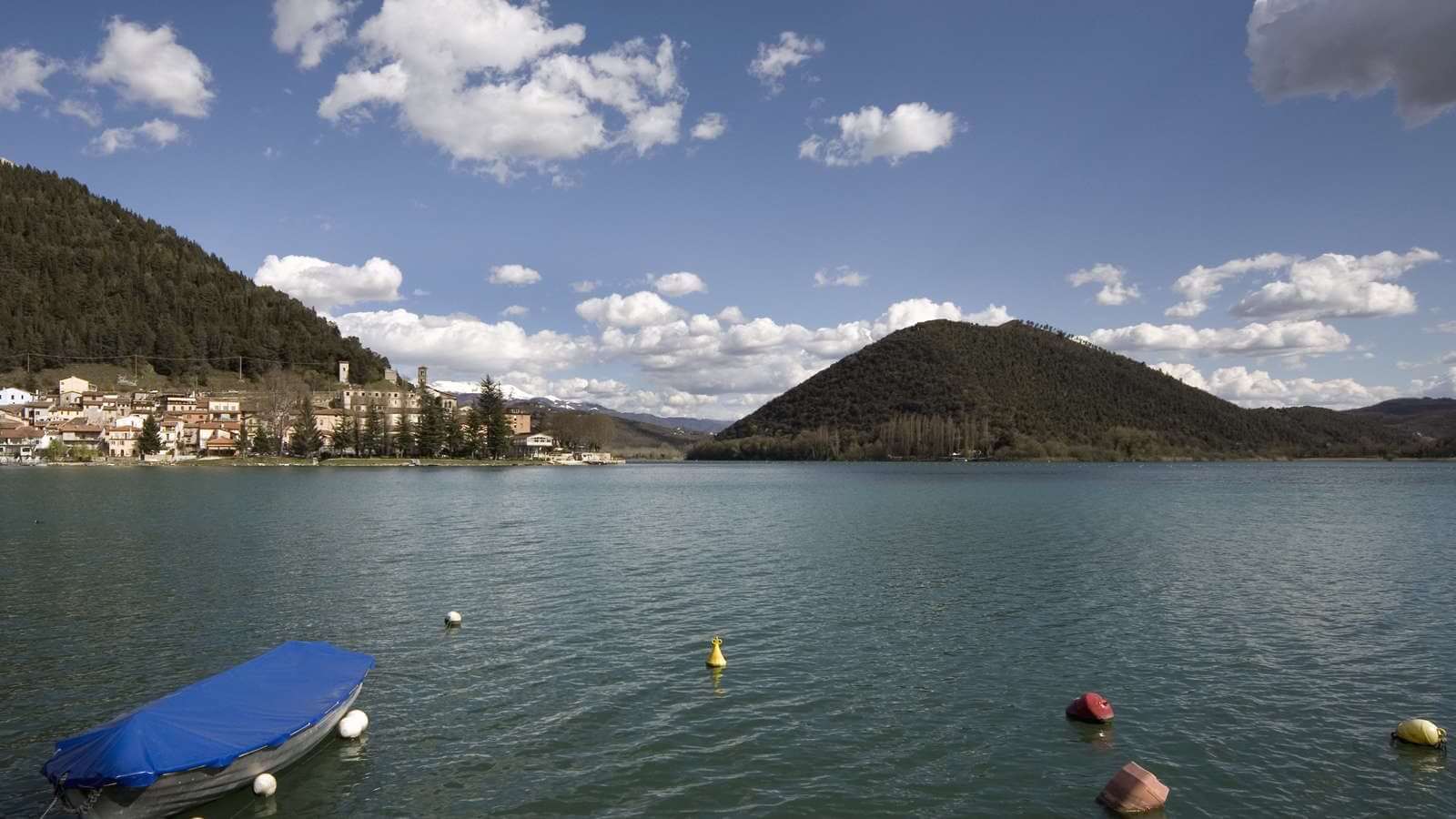 Rowing on Piediluco Lake